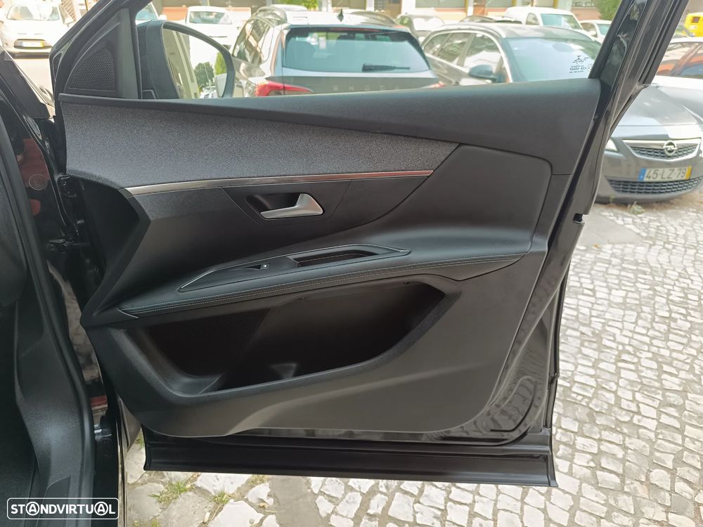 Peugeot 3008 1.2 PureTech Allure EAT8 - 34