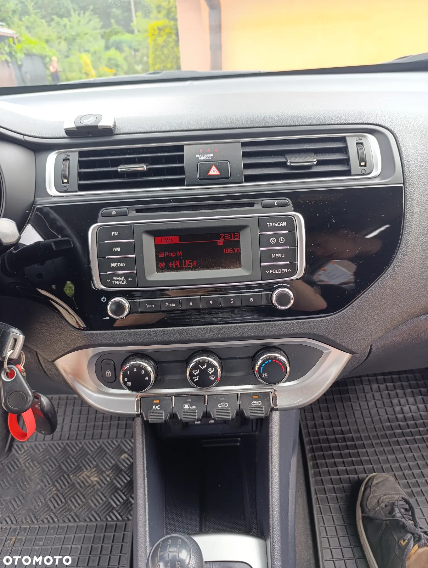 Kia Rio 1.2 L - 4