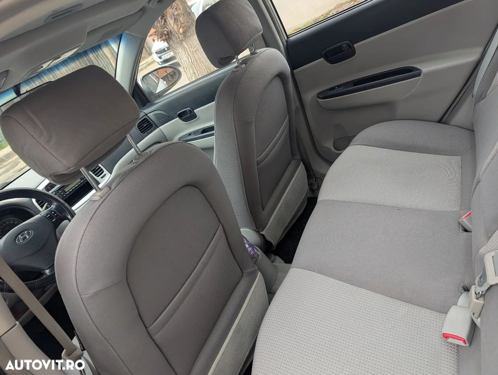 Hyundai Accent - 7