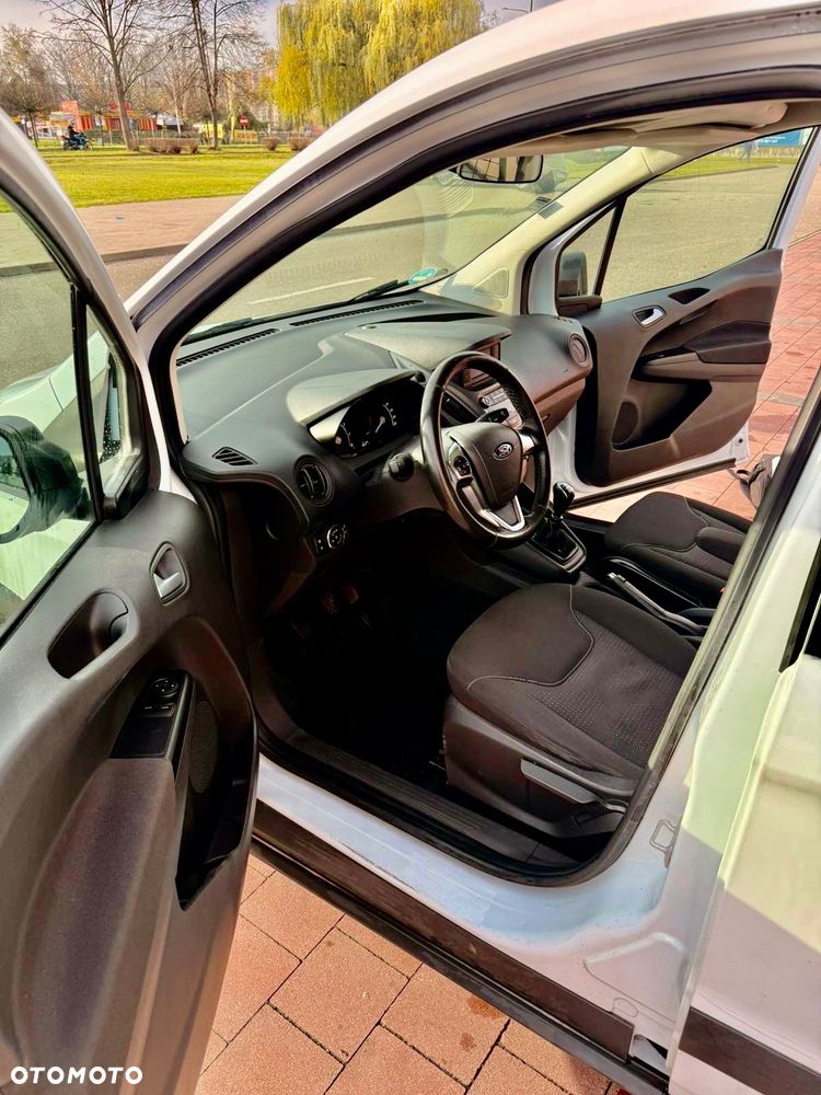 Ford Transit Courier - 8