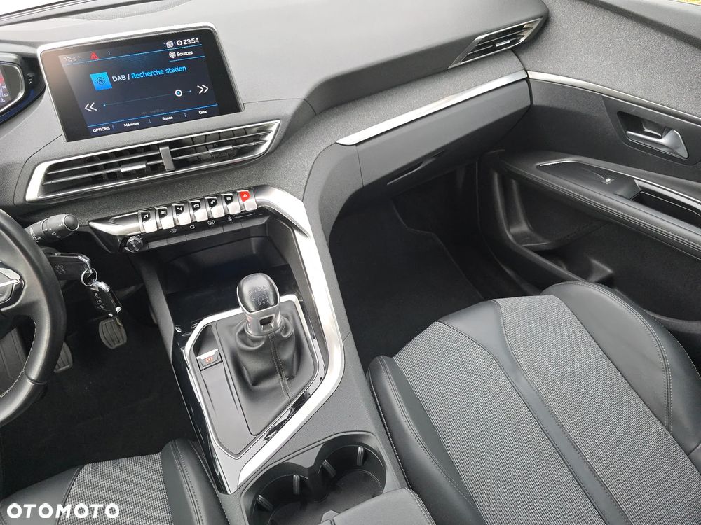 Peugeot 3008 1.5 BlueHDi Allure S&S - 19