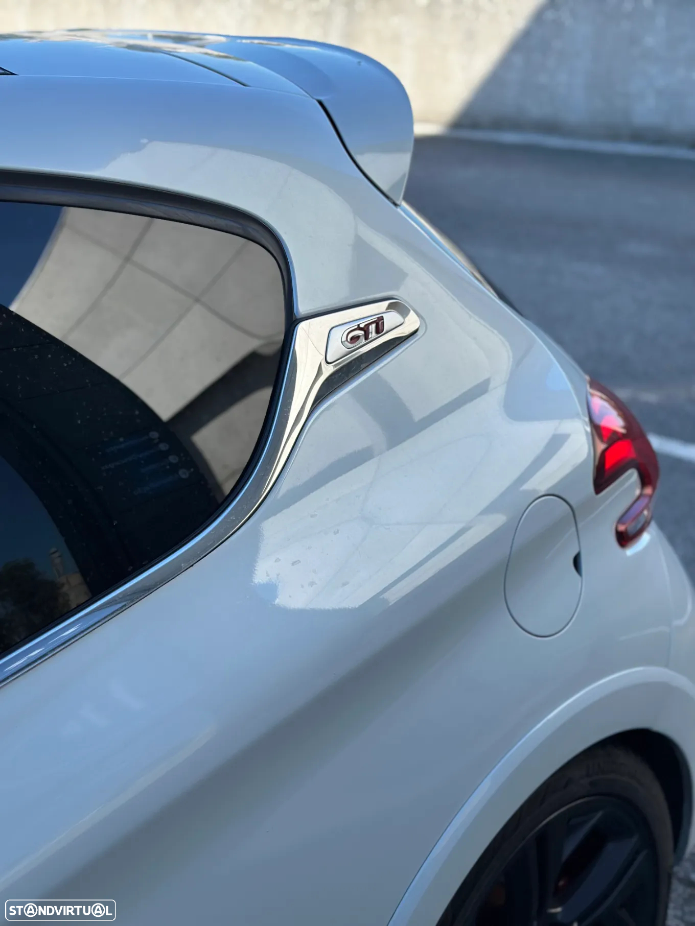 Peugeot 208 1.6 e-THP GTi - 11