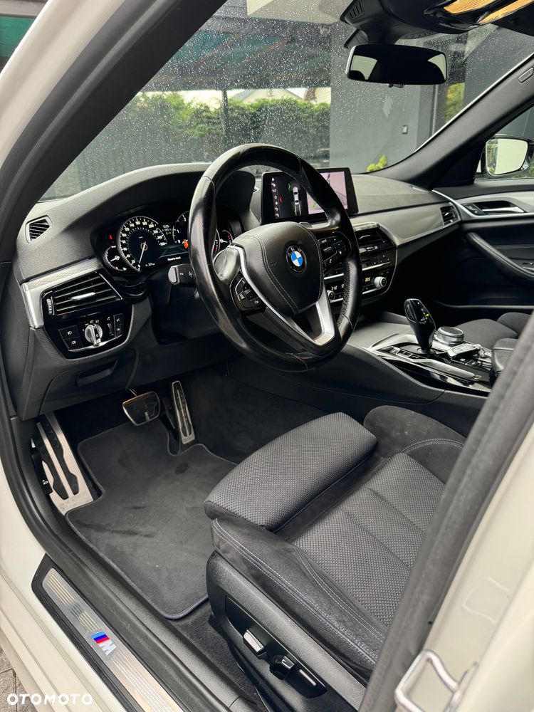 BMW Seria 5 520d xDrive M Sport sport - 18
