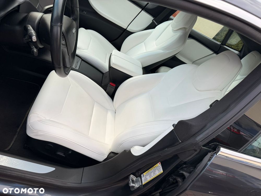Tesla Model S - 18