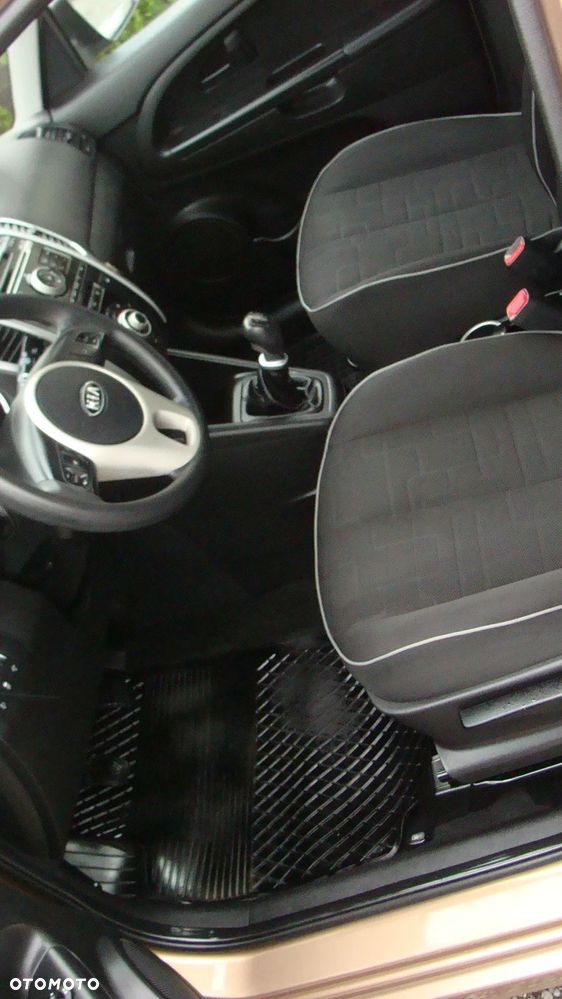 Kia Venga 1.4 L - 22