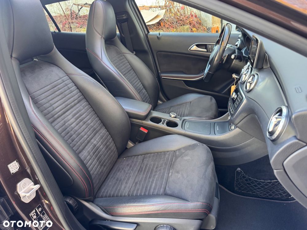 Mercedes-Benz GLA 200 (CDI) d 4Matic 7G-DCT AMG Line - 32