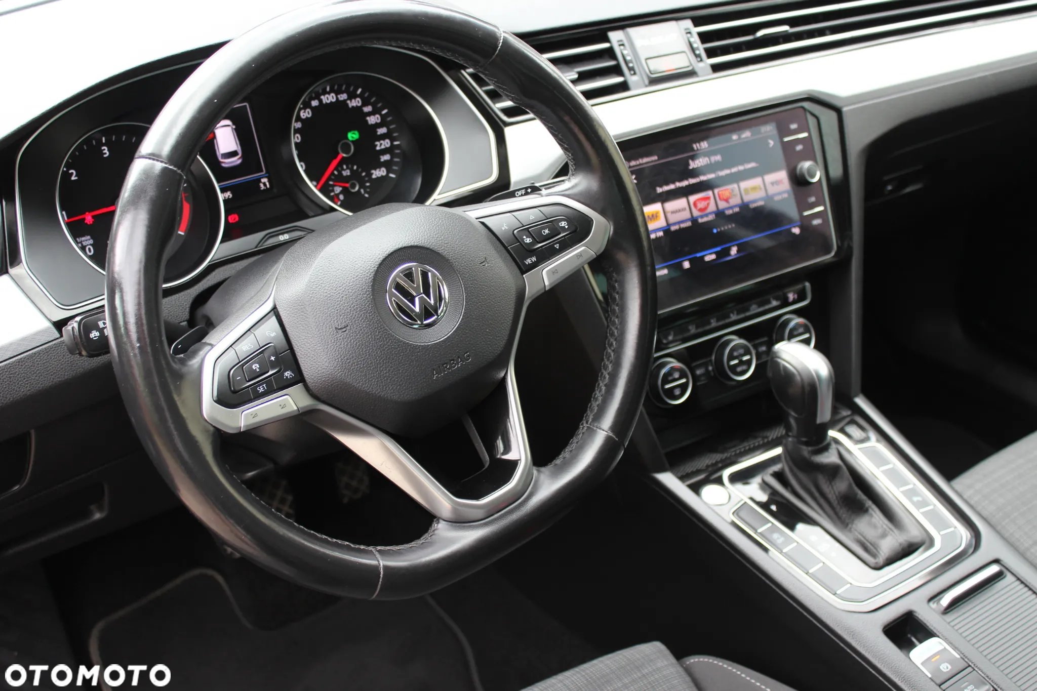 Volkswagen Passat Variant 2.0 TDI SCR DSG Business - 10