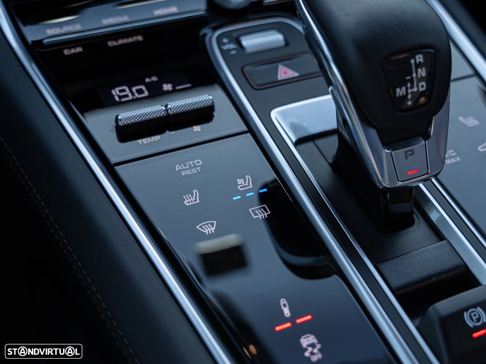 Porsche Panamera 4 E-Hybrid Platinum Edition com PDLS - 18