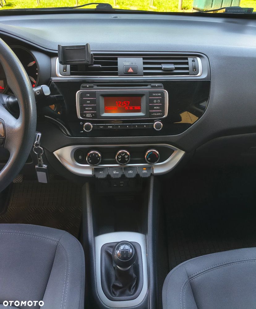 Kia Rio 1.2 M - 11