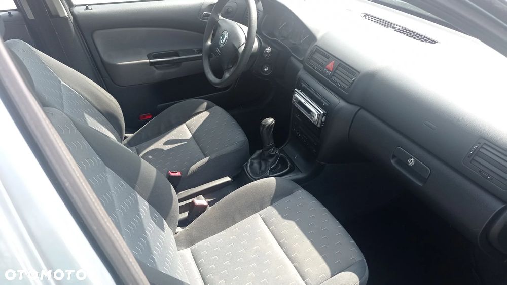 Skoda Octavia 1.6 Combi Ambiente - 26