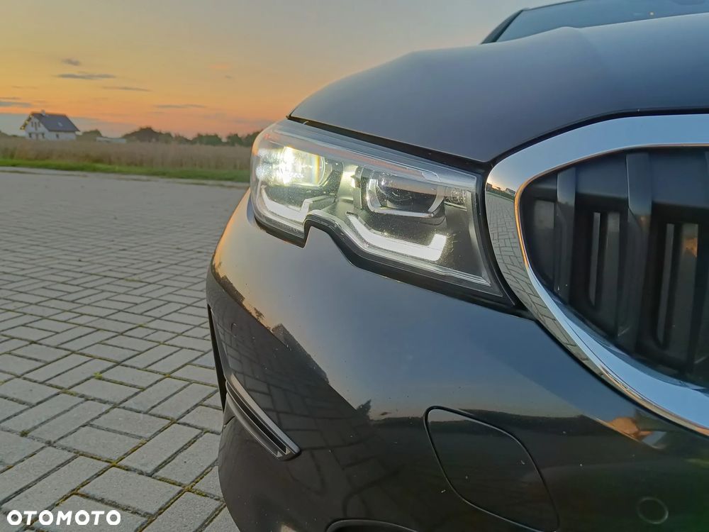 BMW Seria 3 330i xDrive Sport Line - 9