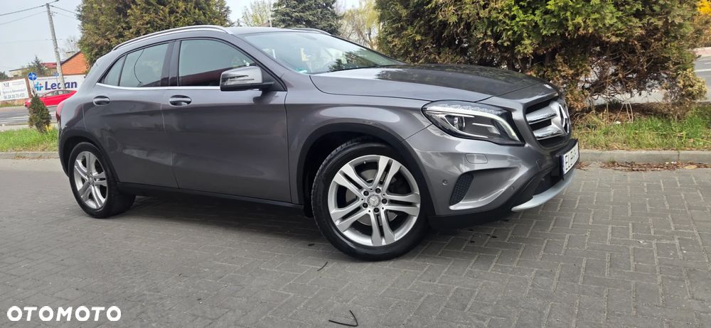 Mercedes-Benz GLA 250 7G-DCT StreetStyle - 19