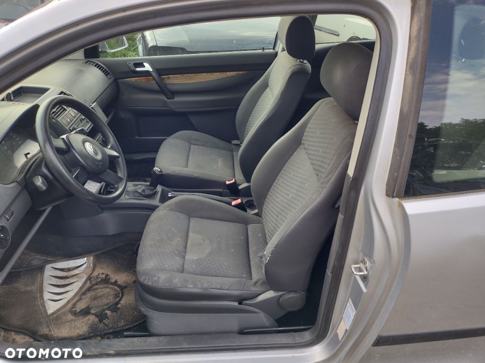 VOLKSWAGEN POLO IV FOTELE KOMPLET