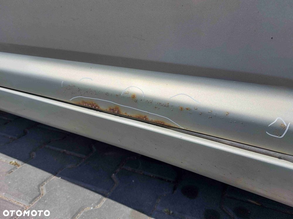 DRZWI KOMPLETNE PRAWY PRZÓD TOYOTA AVENSIS T25 6T1 - 8