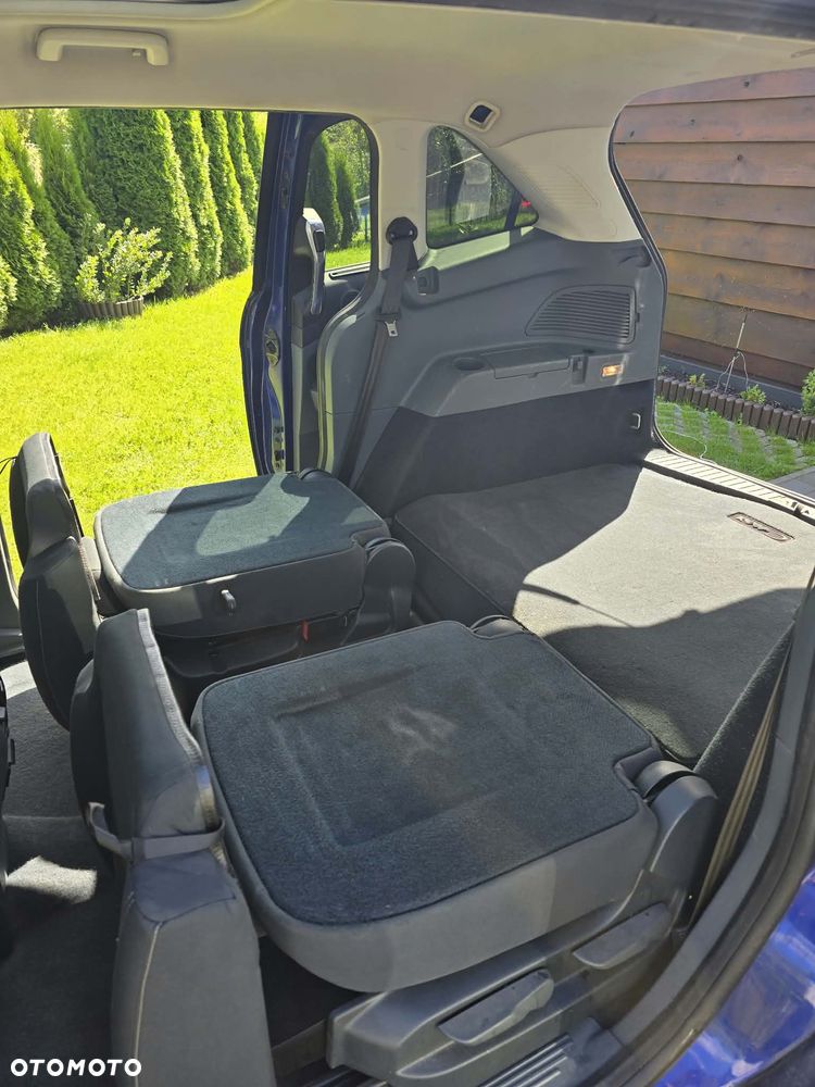 Ford Grand C-MAX - 13