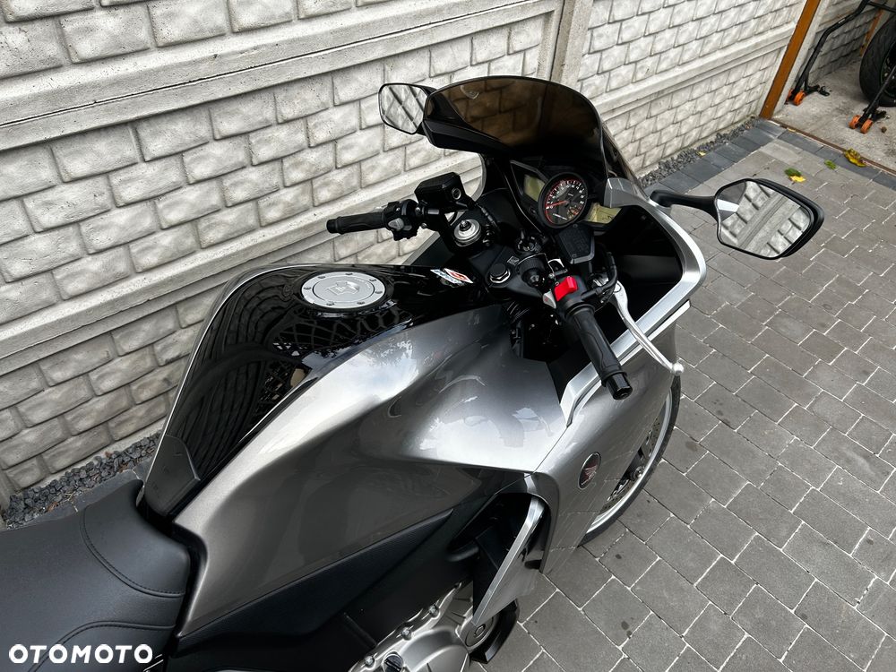Honda VFR - 4