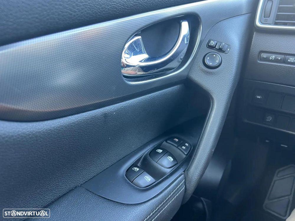 Nissan Qashqai 1.5 dCi N-Connecta J18+Led - 20