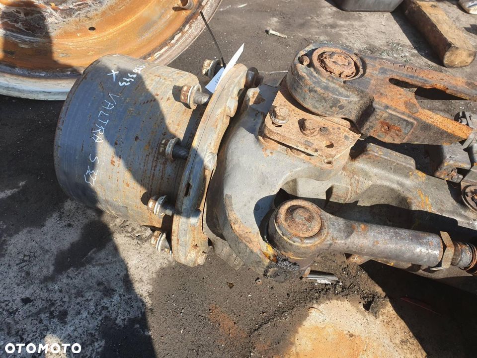 ZWROTNICA LEWA PRZÓD VALTRA S 323 AGCO 1350364M91 - 2
