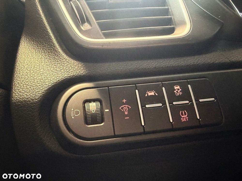 Kia Ceed - 12