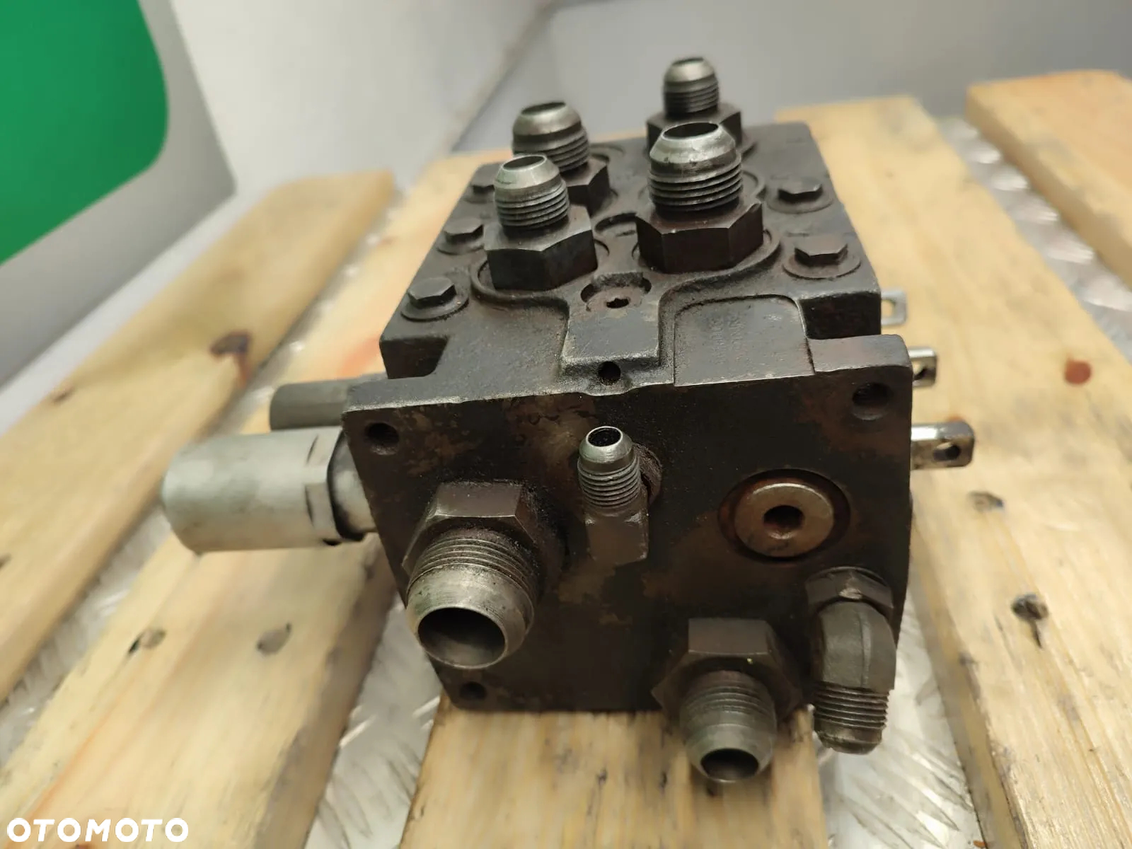 Rozdzielacz hydrauliczny 161B0003 FERMEC 860 - 6