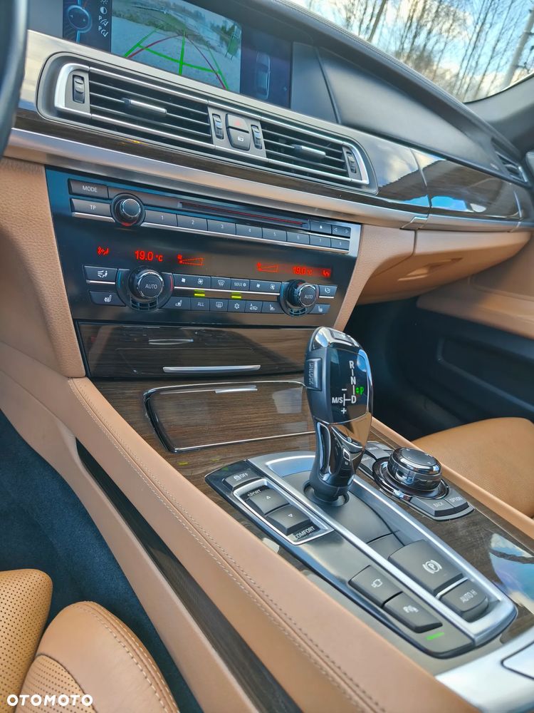 BMW Seria 7 750Li - 7