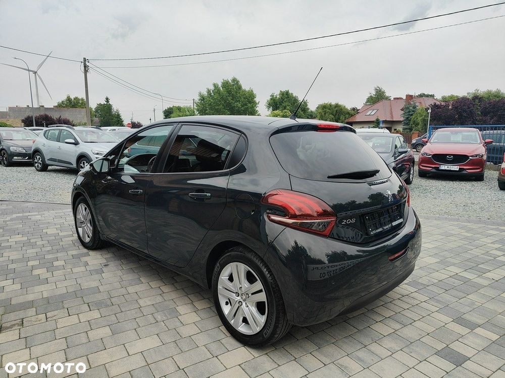 Peugeot 208 - 4