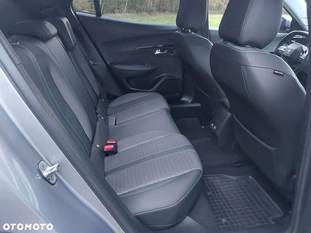 Peugeot 2008 BlueHDi 130 EAT8 Allure - 27