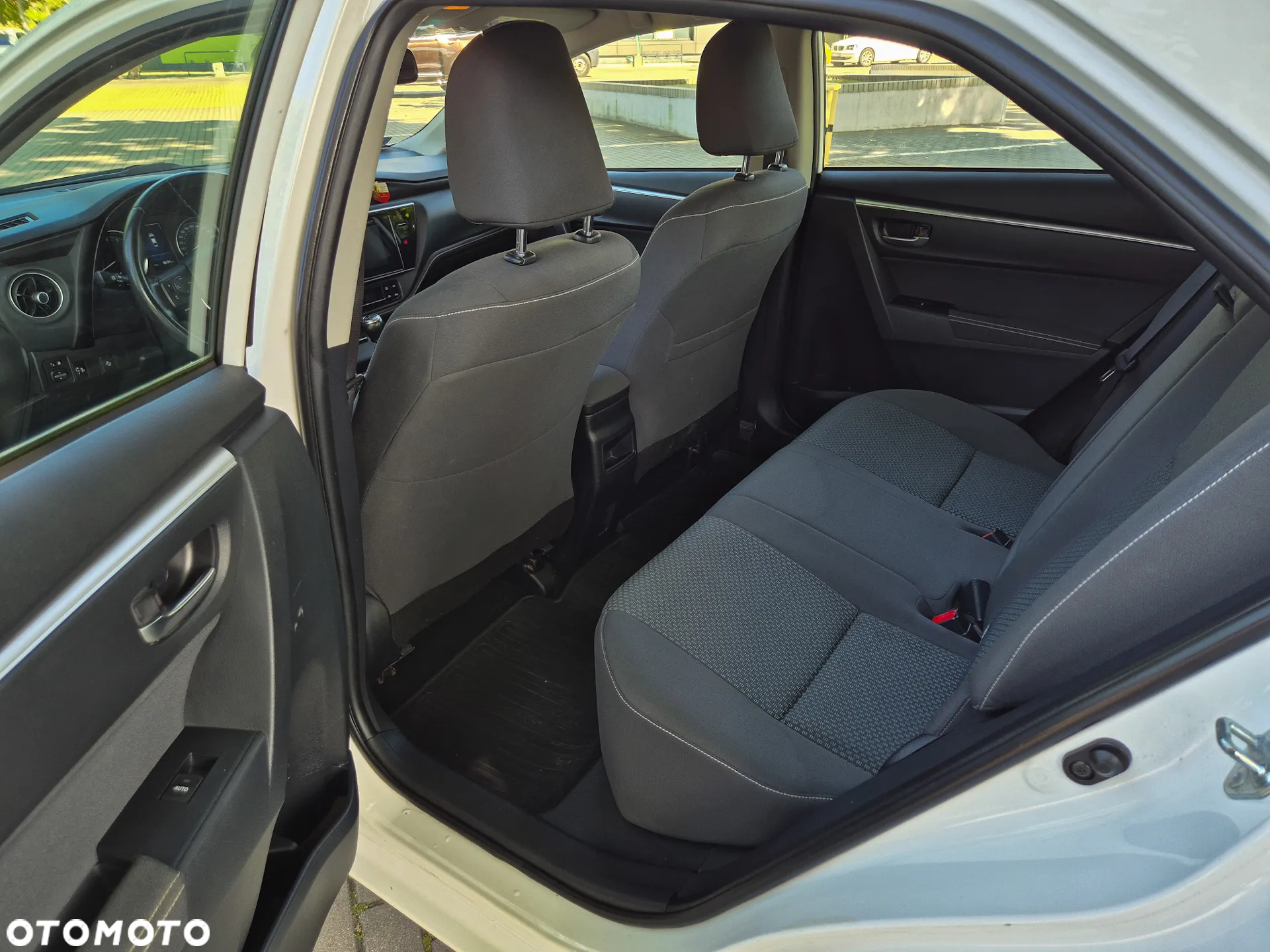 Toyota Corolla 1.6 Comfort - 12