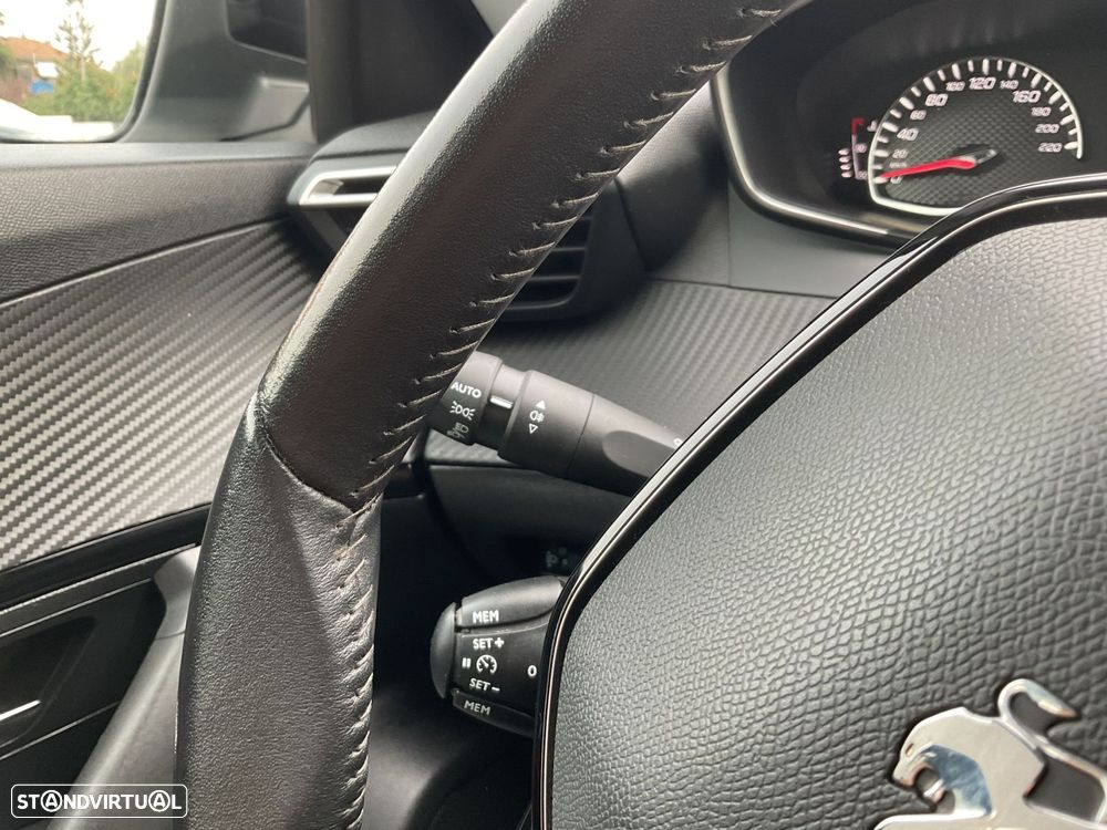 Peugeot 2008 1.2 PureTech Active Pack - 37