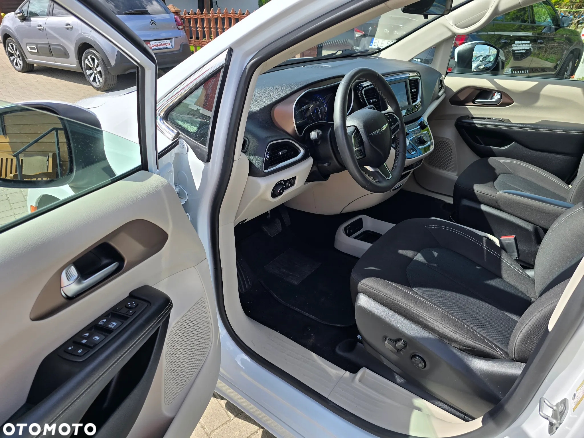 Chrysler Pacifica - 8