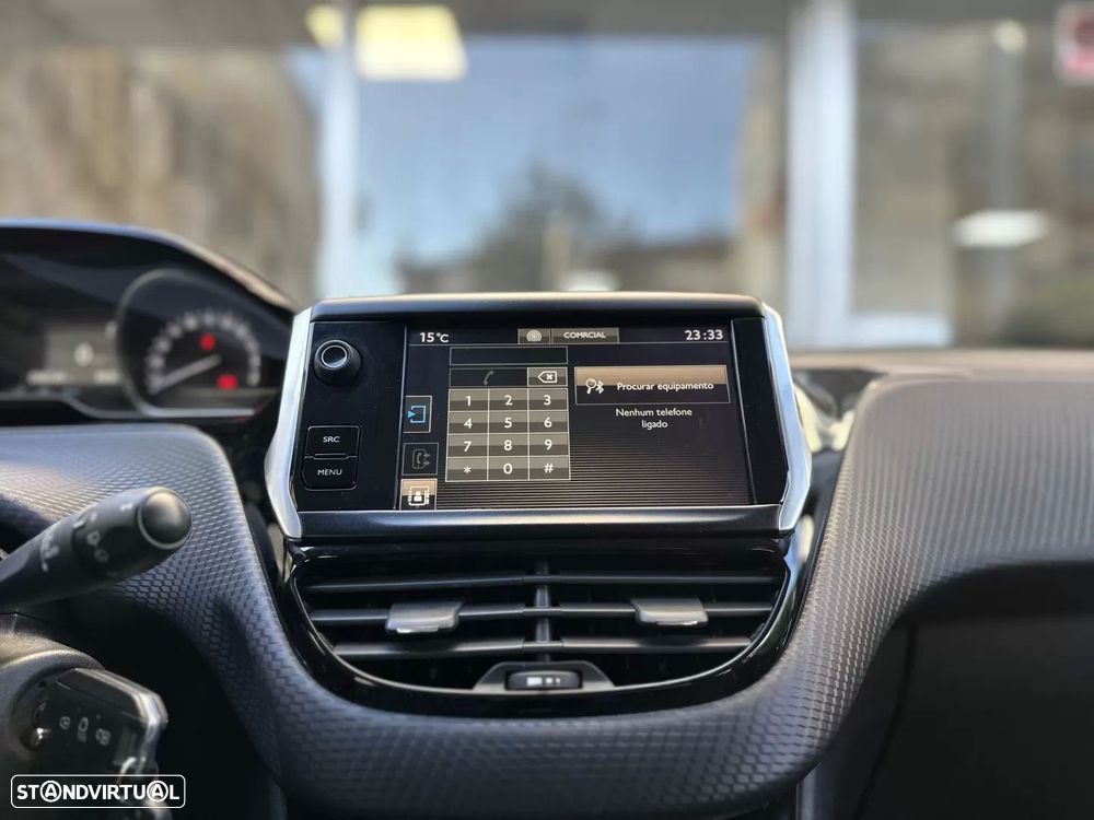 Peugeot 2008 1.2 PureTech Allure EAT6 - 23