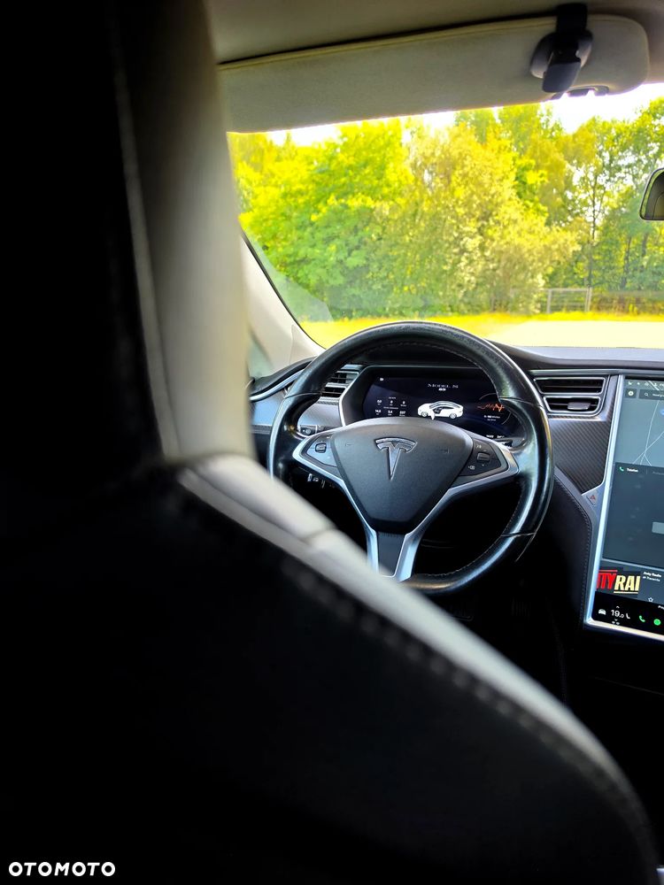 Tesla Model S - 22