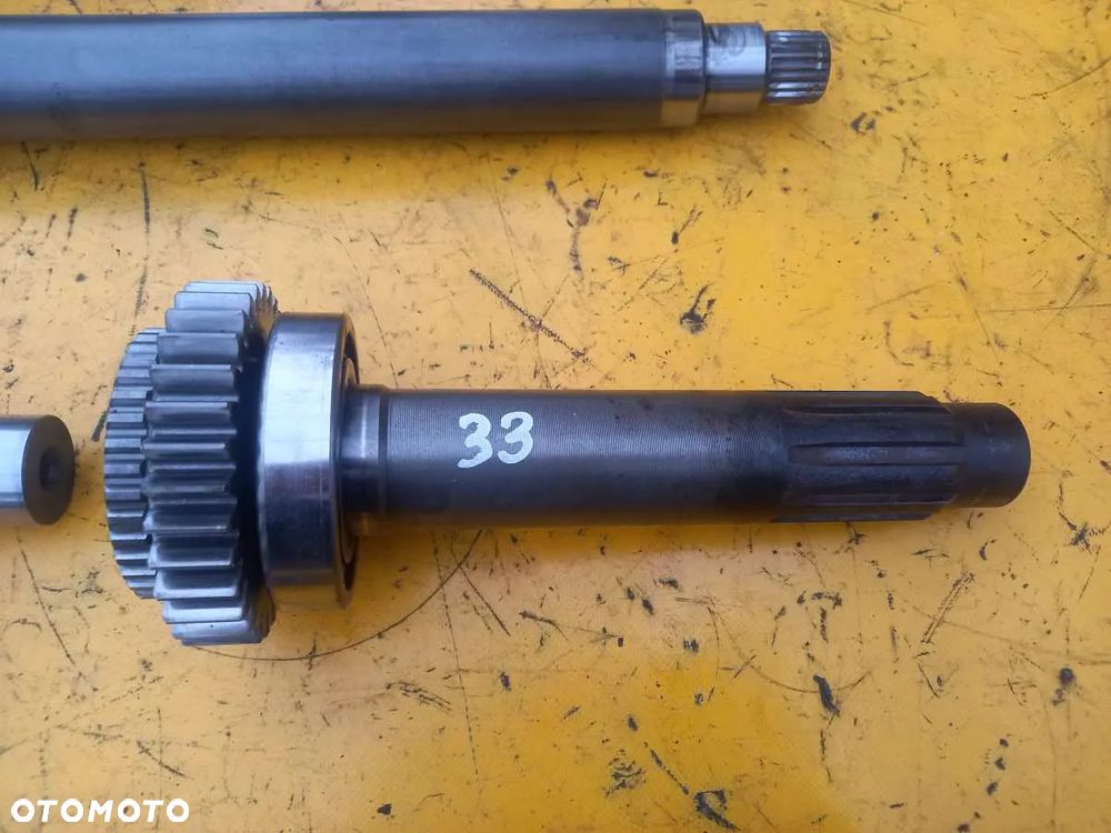 Wałki skrzyni biegów 12x12 New Holland 6640 - 5