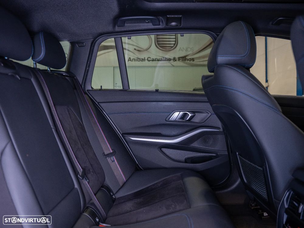 BMW 330 e Pack Desportivo M Pro Auto - 21