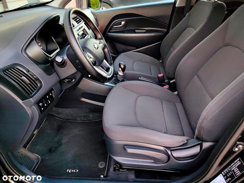 Kia Rio 1.4 Fifa World Cup Edition - 19