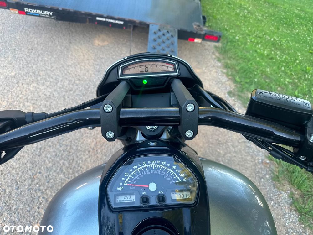 Suzuki Intruder - 9
