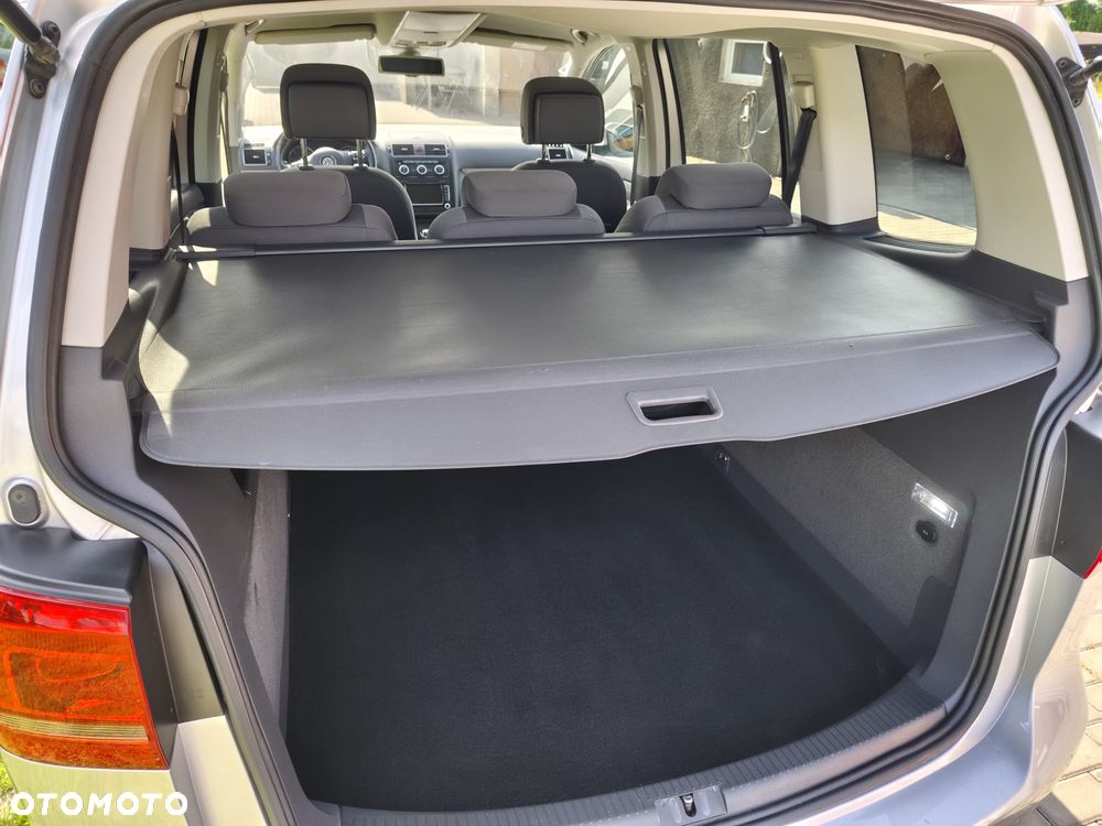 Volkswagen Touran 2.0 TDI DPF BlueMotion Technology Highline - 11
