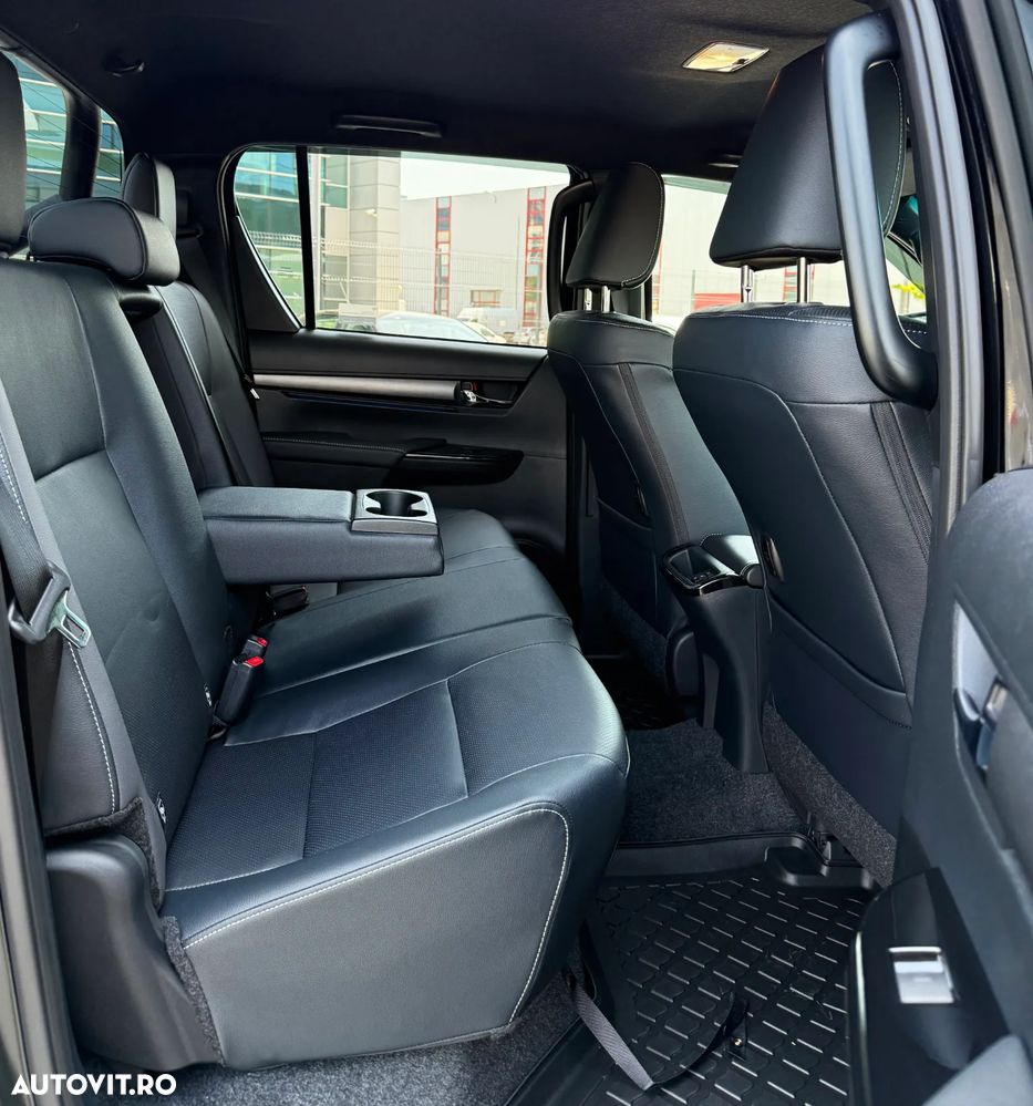 Toyota Hilux 2.8D 204CP 4x4 Double Cab AT MHEV Invincible - 9