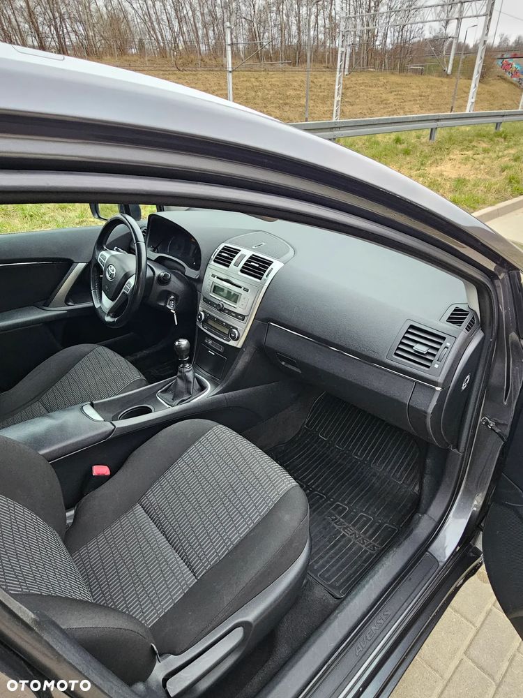 Toyota Avensis 1.8 Active - 15