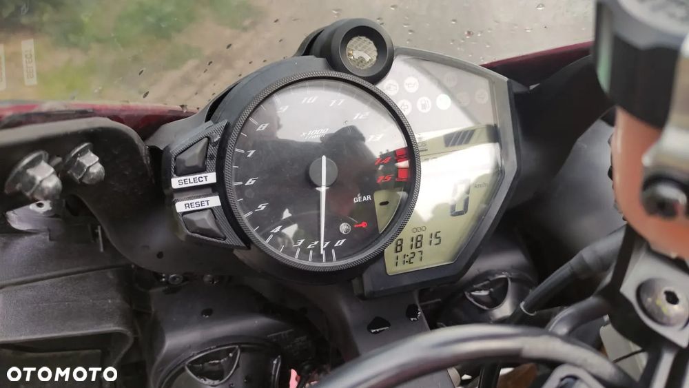 Yamaha R1 - 11