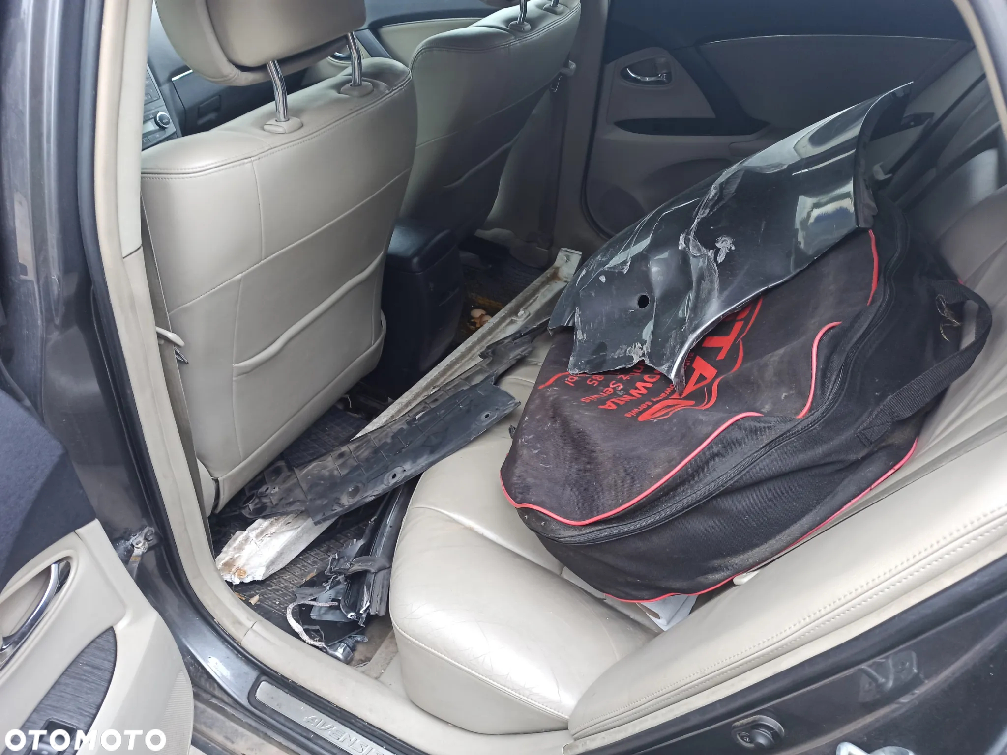 Toyota Avensis 2.0 Premium MS - 14