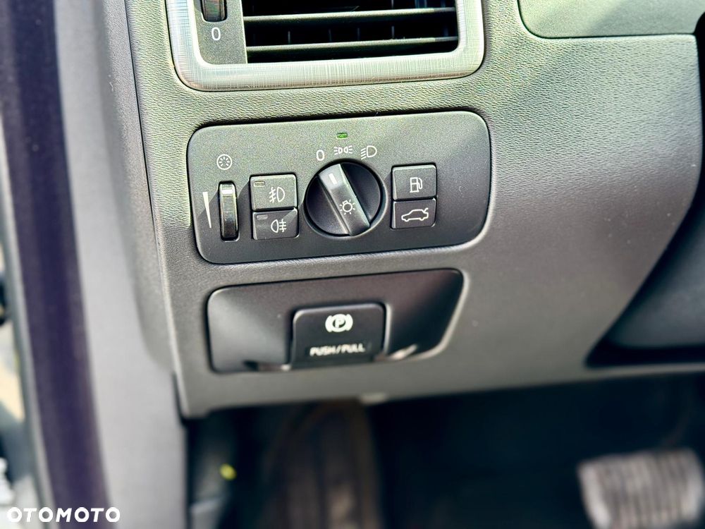 Volvo V70 2.5T Summum - 29