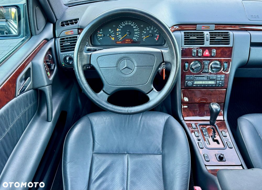 Mercedes-Benz Klasa E 320 T 4-Matic Elegance - 22