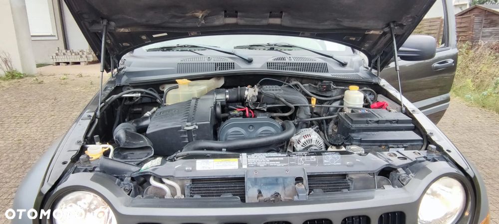 Jeep Cherokee 2.4 Sport - 29