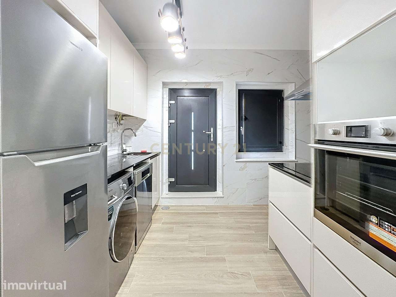 Apartamento - Rés-do-Chão - Centro Histórico - Nazaré - Arrendamento - Grande imagem: 4/10