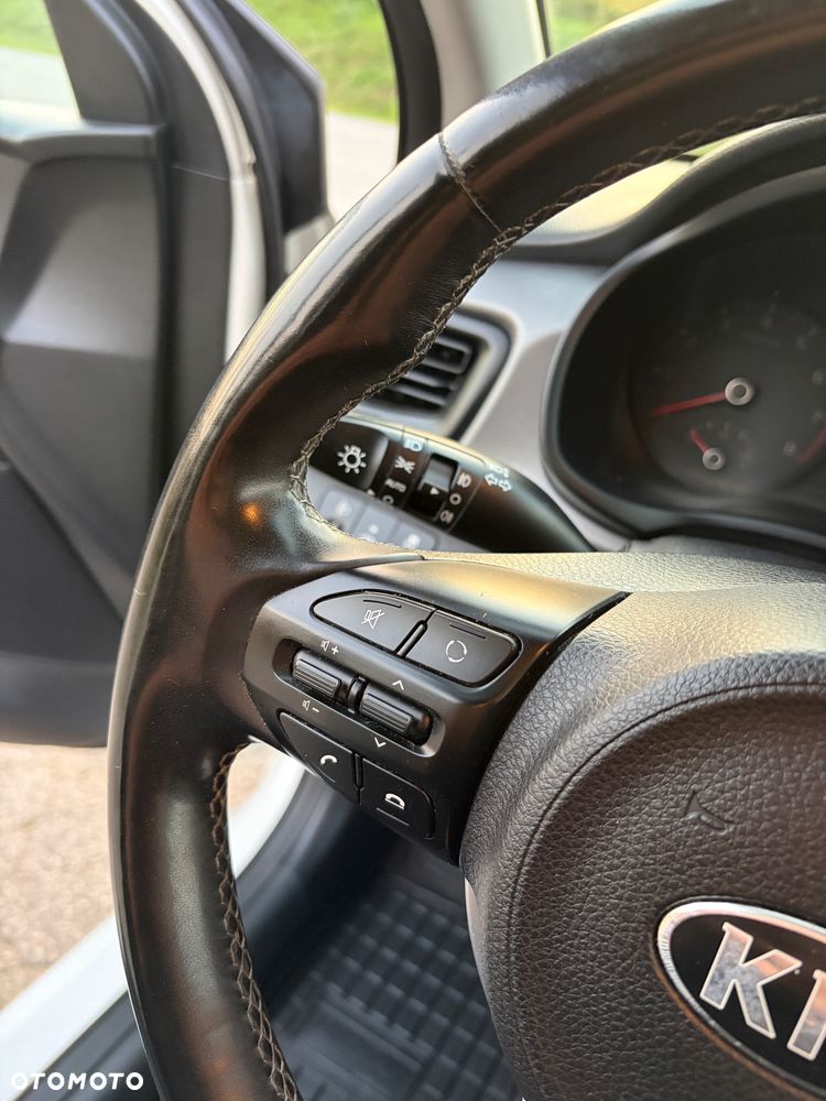 Kia Rio 1.2 L - 24