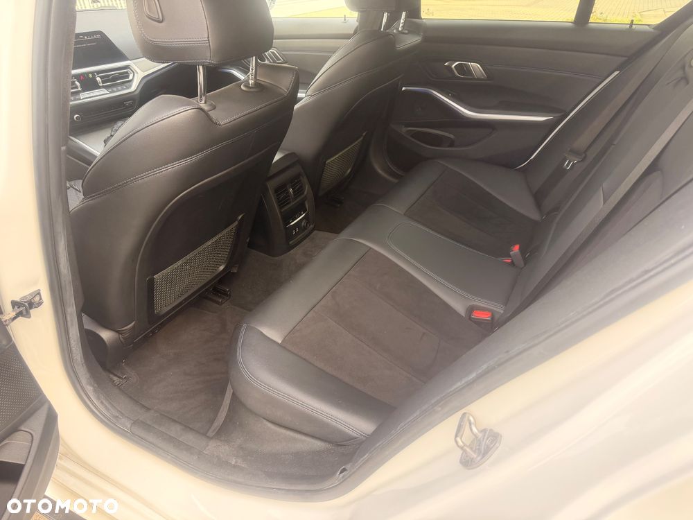 BMW Seria 3 318d M Sport - 12