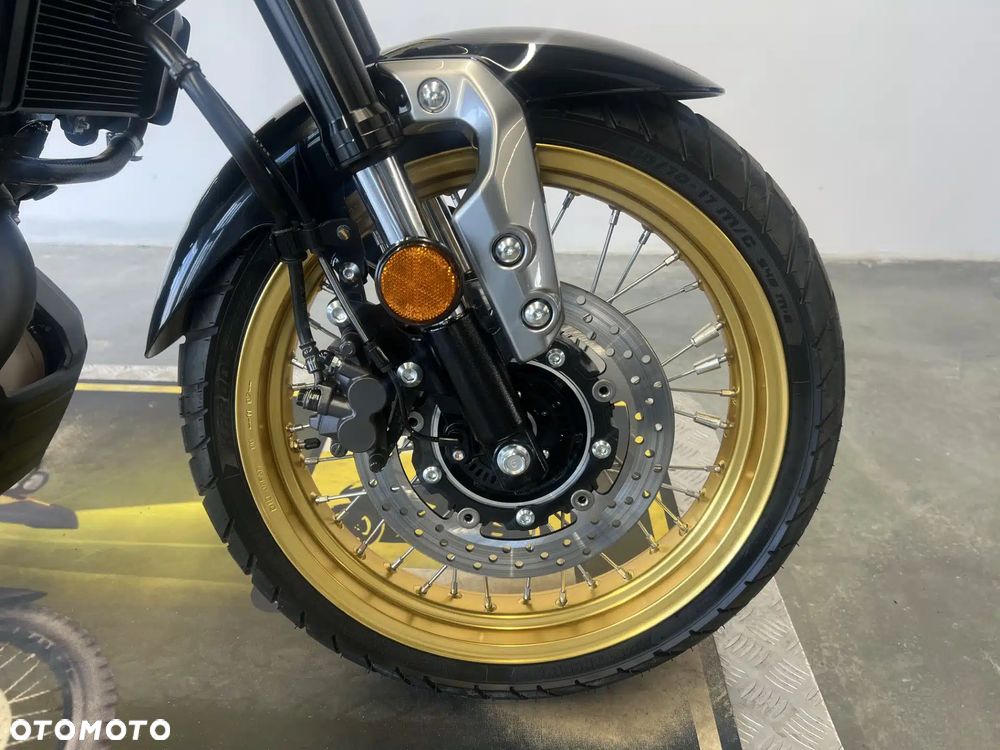 Yamaha XSR - 18