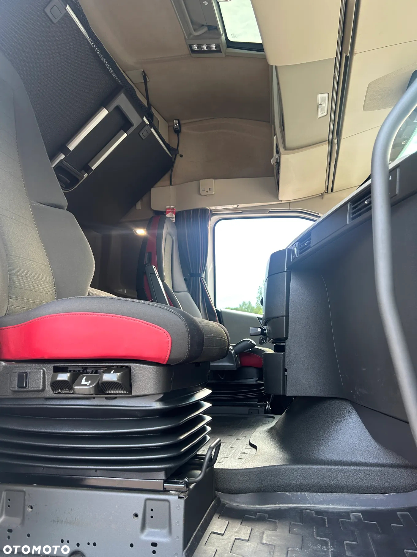 Volvo FH 460 GAZ LNG + DIESEL / PRZEBIEG TYLKO 557 767 KM / 2019 ROK !! - 31