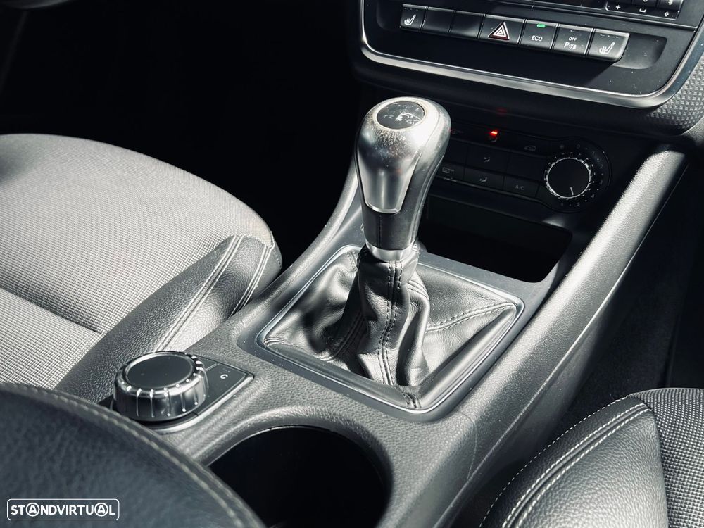 Mercedes-Benz A 180 CDI BE AMG Line - 24